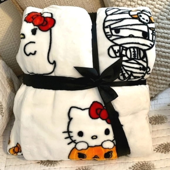 Hello Kitty Other - Hello Kitty 90" x 90" Queen White Plush Halloween Blanket Witch Ghost Mummy